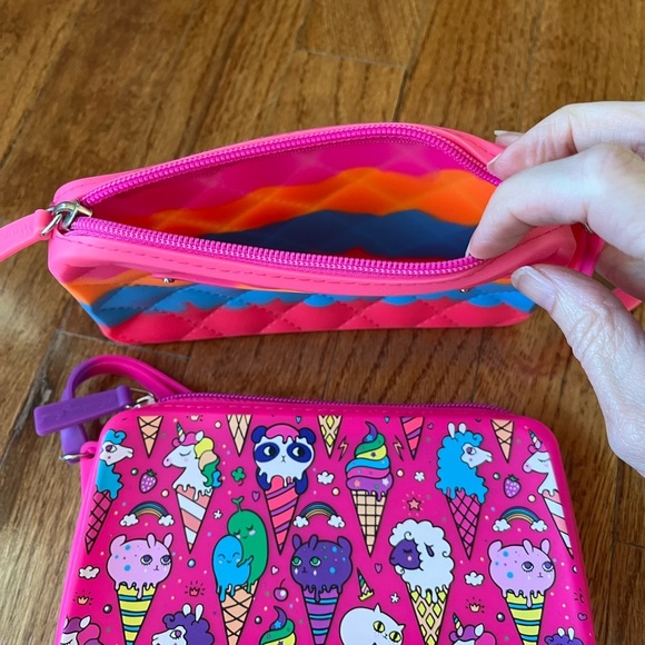 Set of 2 American Jewel Yummy Gummy wristlet - Picture 3 of 7